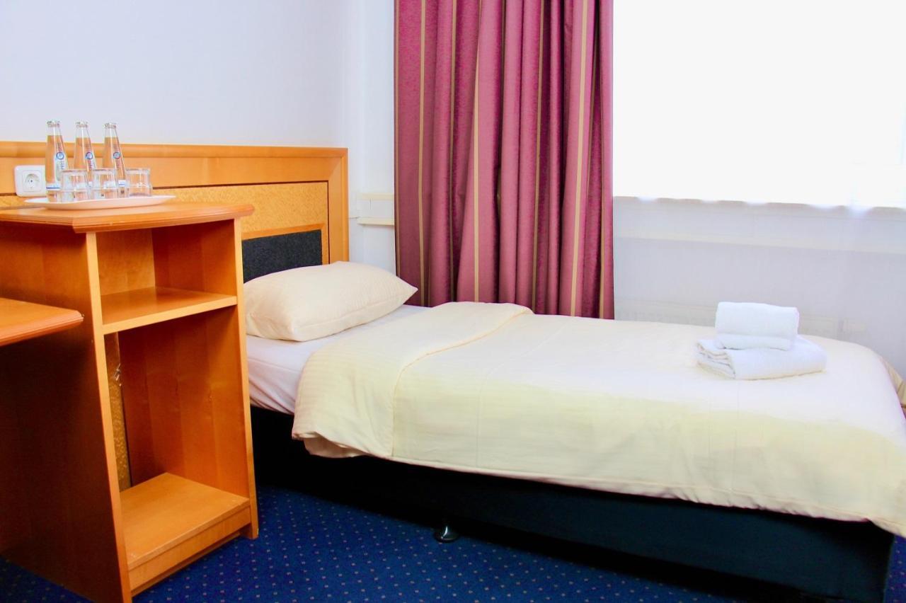 Parkhotel Viktoria Фельтен Экстерьер фото